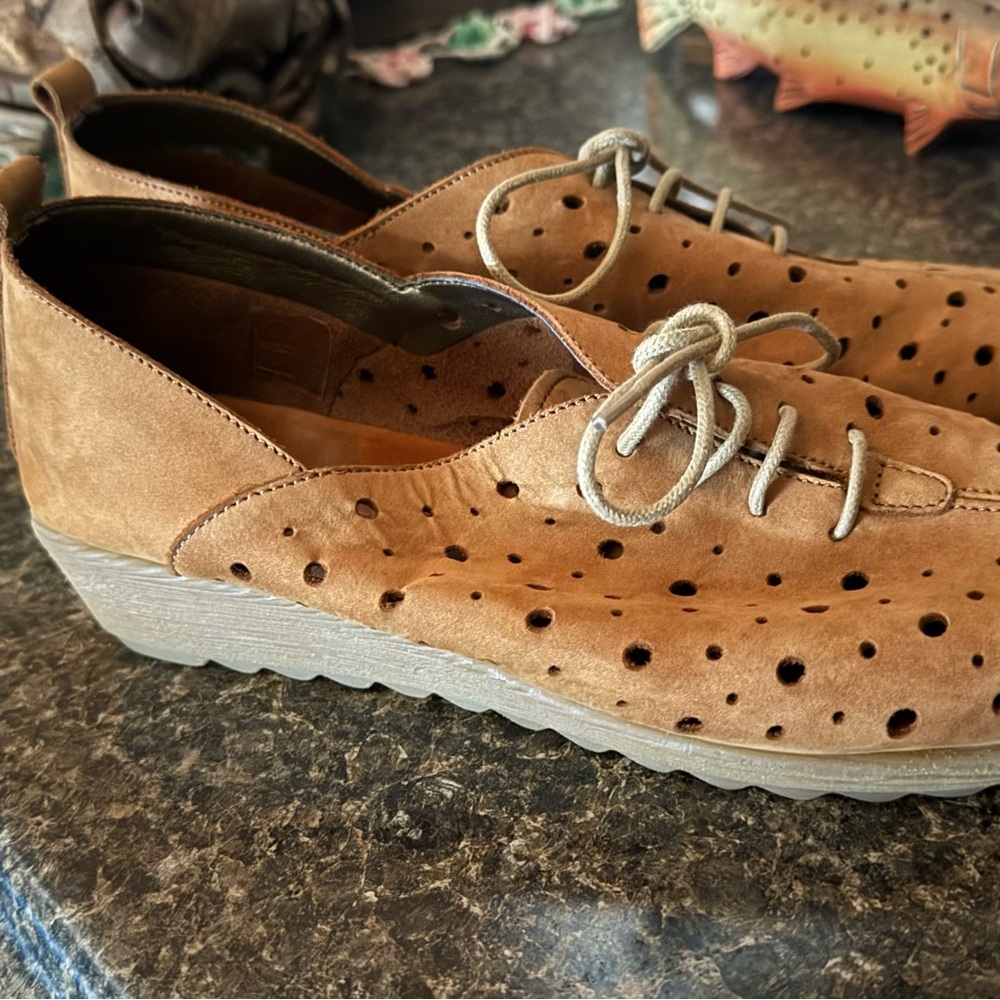 THE FLEXX Brown Suede Perforated Oxfords